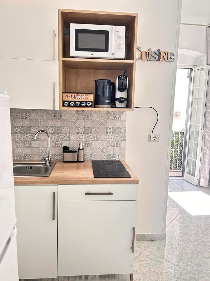 Newhouse Class Bari Bagian luar foto
