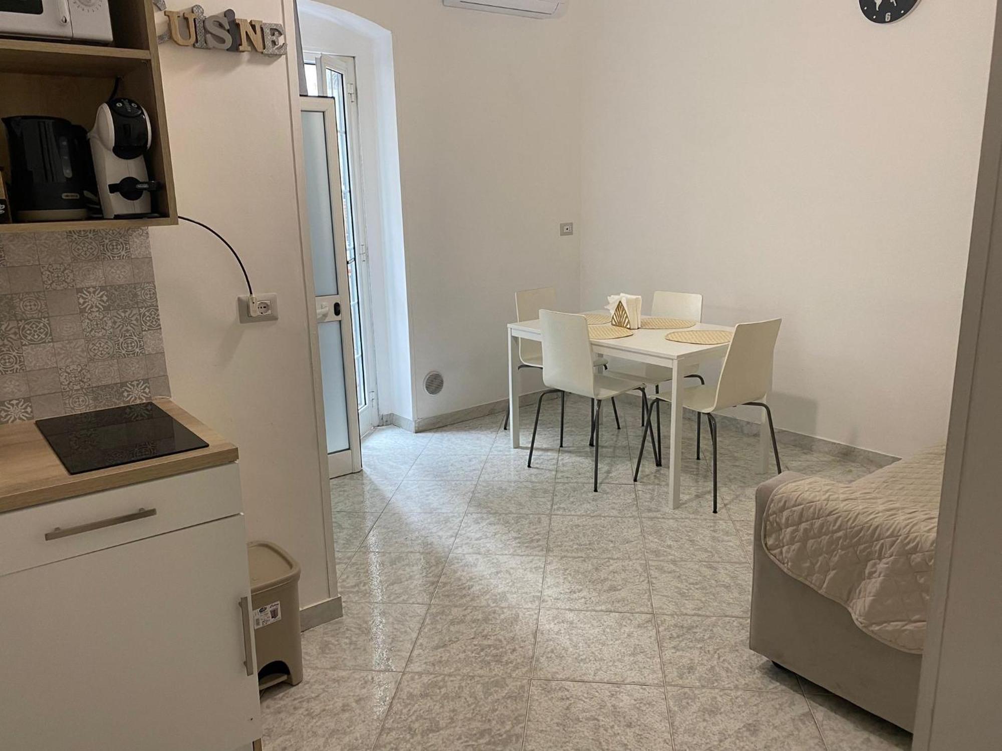 Newhouse Class Bari Bagian luar foto