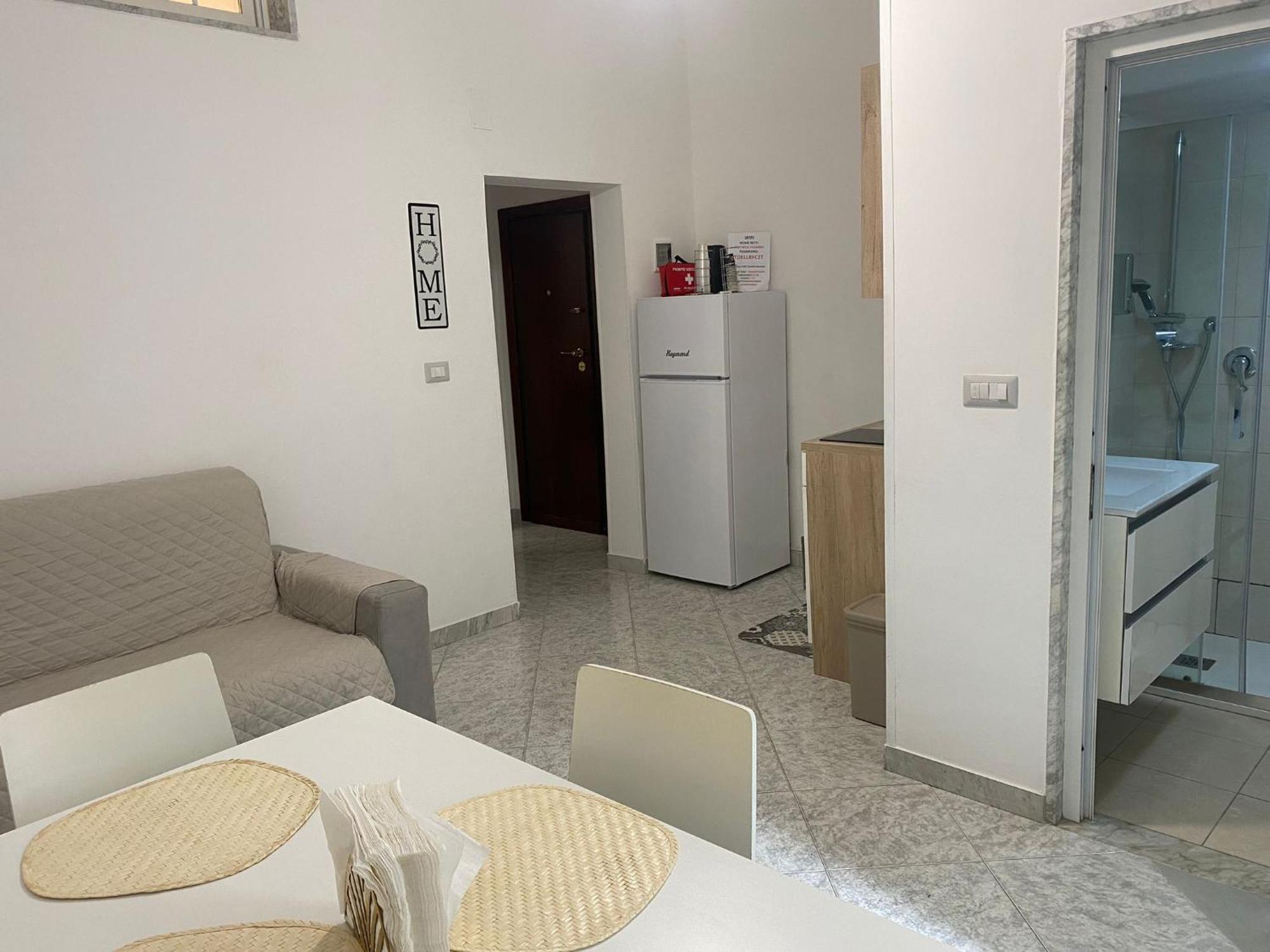 Newhouse Class Bari Bagian luar foto