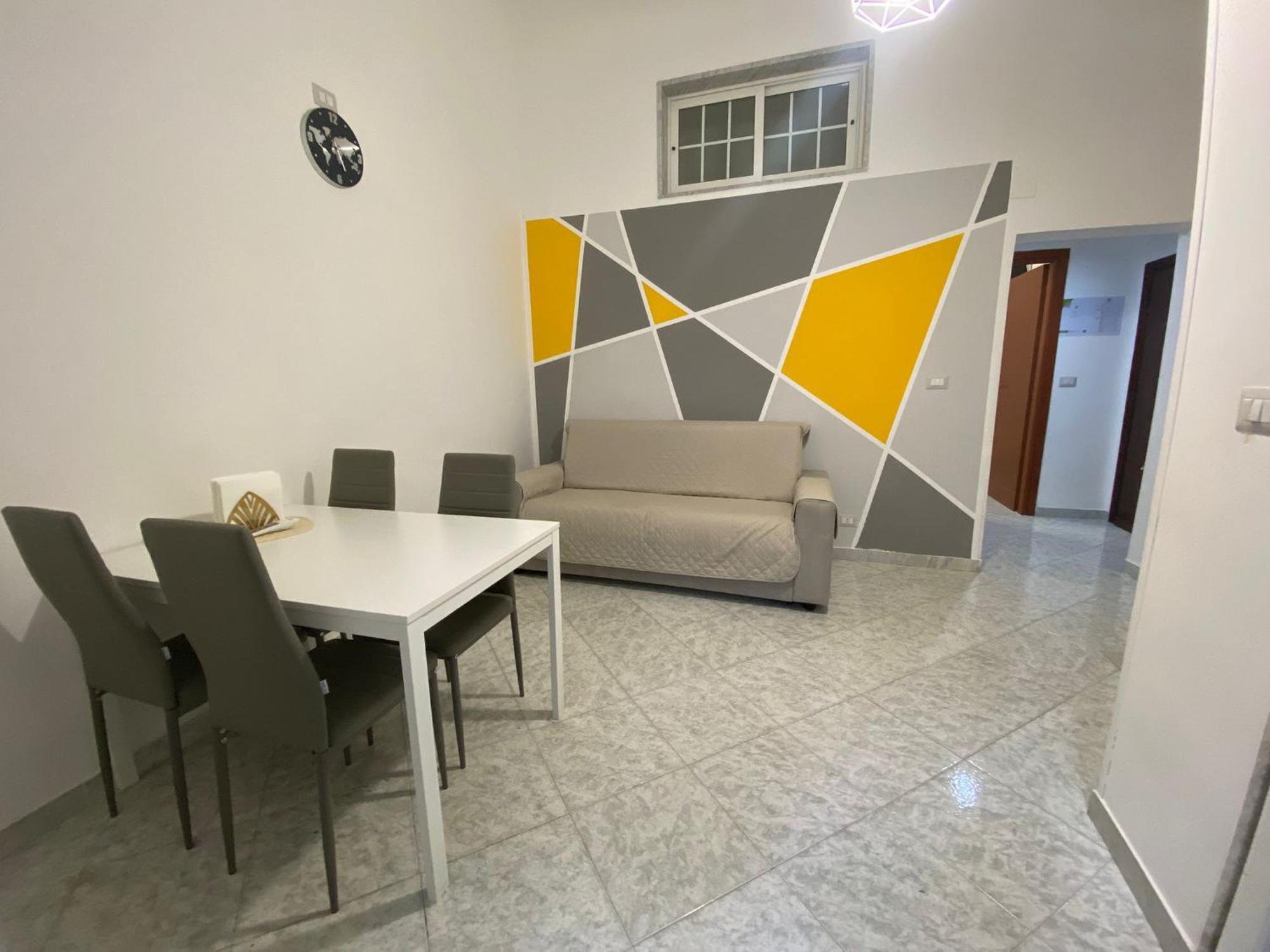 Newhouse Class Bari Bagian luar foto